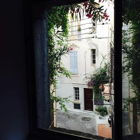 Apartment Maisonnette Medievale By Icasamia